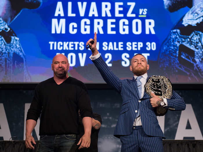 mcgregor-dana-white-ufc-205-roundtale.jpg